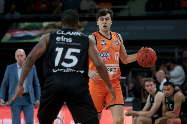 效仿乌姆蒂蒂，续约至2030年？巴萨这样的做法对法蒂不适合.